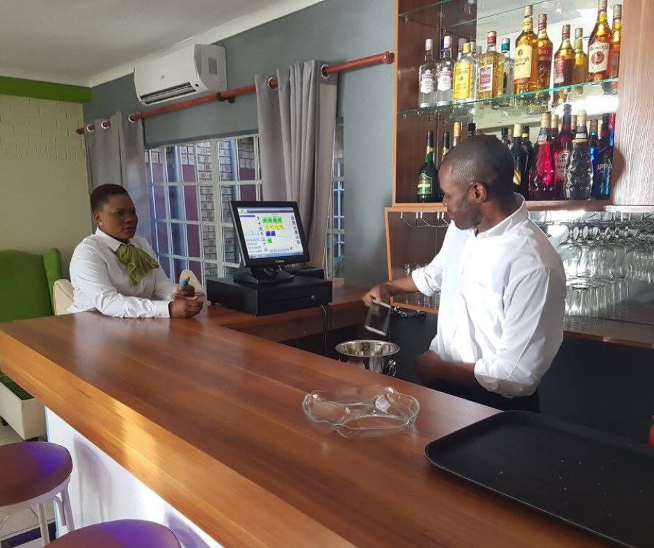 Restaurant and pub service image for KeyWord Smart-Trade POS page